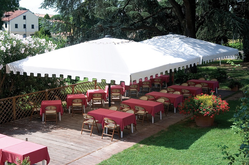 Grand parasol pour restaurant et hôtel en 5x5, 5x6m et 6x6m, parasol géant terrasse professionnel